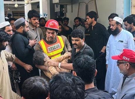 Pakistan’da okul çatısı çöktü: Hayatını kaybeden öğrenci sayısı artıyor!