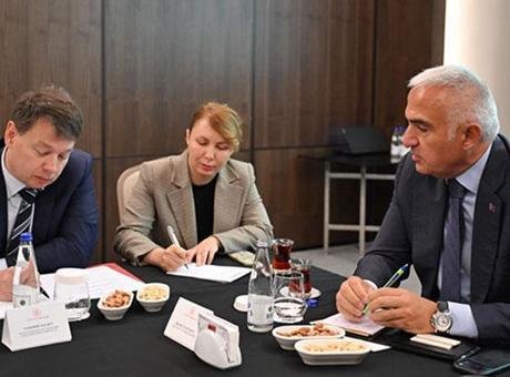 Bakan Ersoy’dan Türkiye-Rusya hava köprüsünü güçlendirme hamlesi