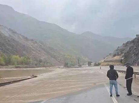 Erzincan-Erzurum yolunda ulaşım durdu, sürücülere uyarı