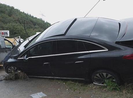 İstanbul’da sel felaketi! Aracıyla mahsur kalan sürücü: 1 kilometre sürüklendik, canımızı zor kurtardık