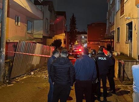 Kocaeli’de metruk binanın balkonu yıkıldı! Bir bina tedbiren boşaltıldı