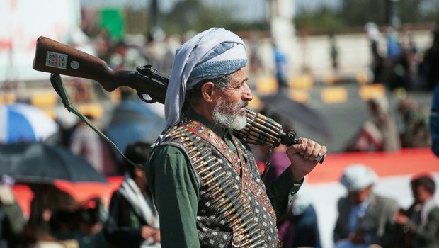 Husiler başkent Aden’i hedef aldı: Başkanlık Sarayı’nı balistikle vurdular