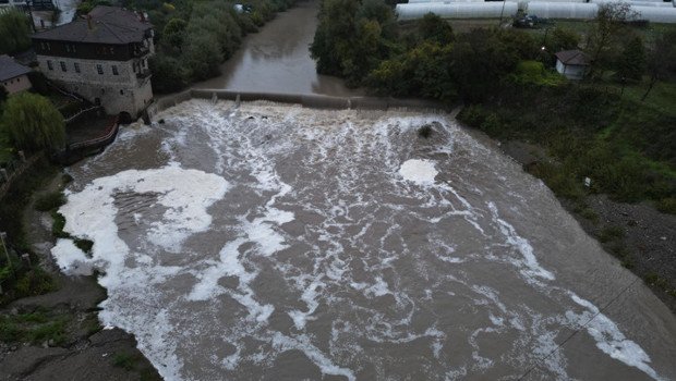 Bartın Irmağı yağmurdan sonra köpürdü! İnceleme başlatıldı