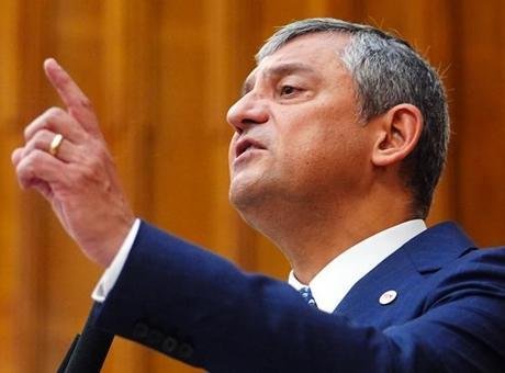 Özgür Özel: Topuklu efesi de Afyonlusu da İzmirlisi de kaçacak yer arayacak
