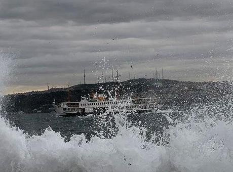 İstanbul’da bazı vapur seferleri olumsuz hava koşulları nedeniyle iptal edildi