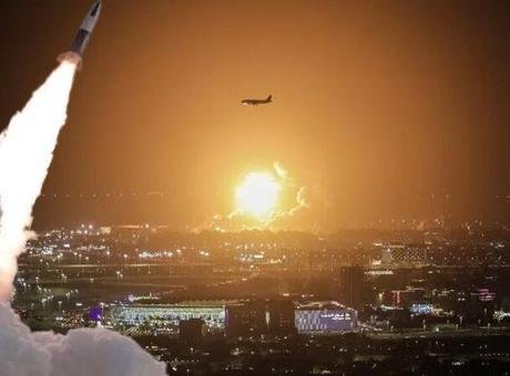 Son dakika… Yemen hükümeti duyurdu: İran destekli Husiler, kritik noktayı balistik füze ile hedef aldı