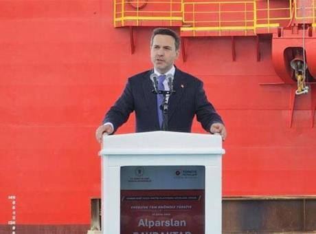Denizin üzerinde dev fabrika! Bakan Bayraktar: Osman Gazi deniz tabanına 20 zincirle sabitlenecek