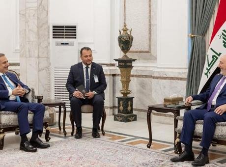 Dışişleri Bakanı Hakan Fidan, Bağdat’ta Irak Cumhurbaşkanı Amedi tarafından kabul edildi