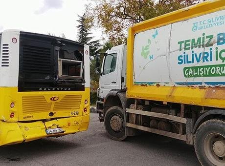 Silivri’de çöp kamyonu ile İETT otobüsü çarpıştı
