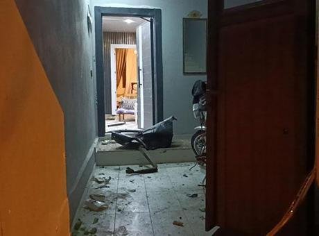Adana’da bir eve el yapımı patlayıcı atıldı