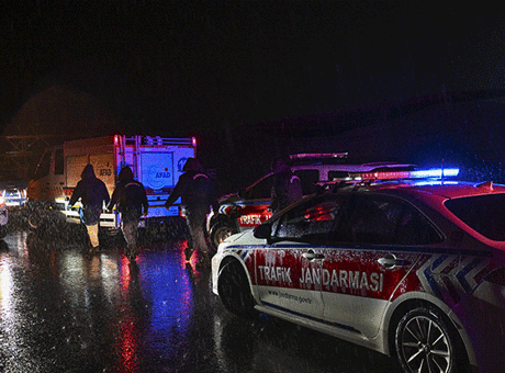 İstanbul’da otomobil sele kapıldı: Kayıp 2 kişi aranıyor