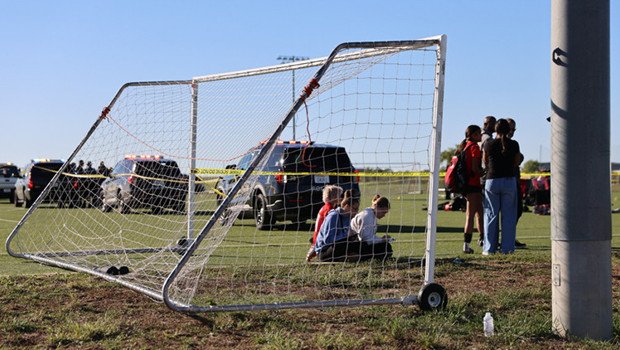 ABD’de bir araç futbol sahasına daldı: 2 kişi yaşamını yitirdi
