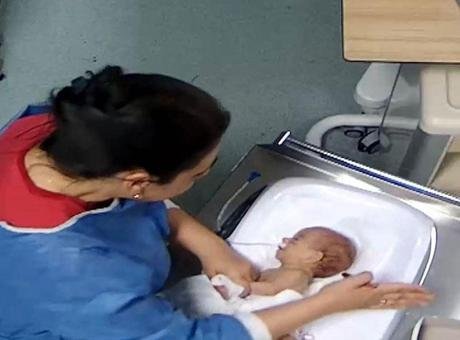 Bebeğe kuvözde şiddet davasında kritik rapor! Aile isyan etti: Bizimle dalga geçer gibi
