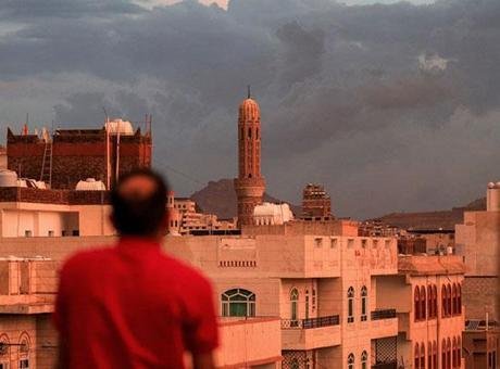 Husi tehdidi korkutuyor: Suudi Arabistan’da devlet çalışanlarına evden çalışma talimatı