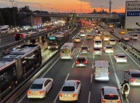 İstanbul’da akşam trafiği yüzde 76’ya ulaştı
