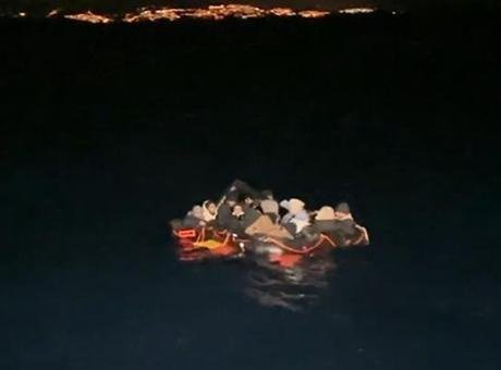 Bodrum açıklarında Yunanistan tarafından geri itilen 36 kaçak göçmen kurtarıldı
