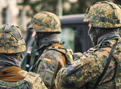 Ülkede askerlik çağına gelen erkeklere aynı form geldi! Yanıt vermeyene ceza