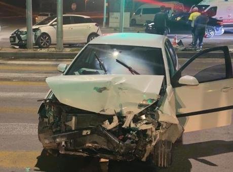 Aksaray’da feci kaza! 4 araç birbirine girdi: 3 yaralı