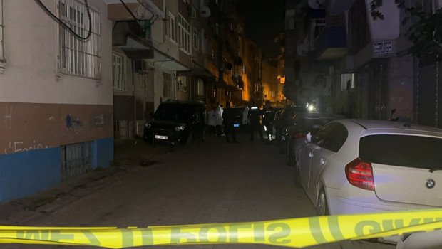 Zeytinburnu’nda polise ateş açan şüpheli bacağından vurularak yakalandı