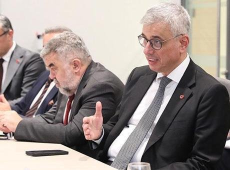 Sağlık Bakanı Memişoğlu, Singapur’da ziyaretlerde bulundu