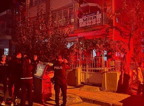 Mersin’de zemini çöken bina tahliye edildi! ‘Yağmur suları toprağı boşalttı’