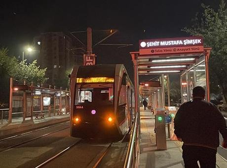 Kayseri Melikgazi’de tramvay kazası: Durağa geçmeye çalışan yayaya çarptı