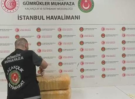 İstanbul’da dev uyuşturucu operasyonu! Havalimanında yakalandı, alıcıya Bayrampaşa’da suçüstü yapıldı