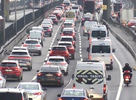İstanbul’da haftanın ilk iş günü trafik yoğunluğu! Sabah saatlerinde yüzde 78’e çıktı