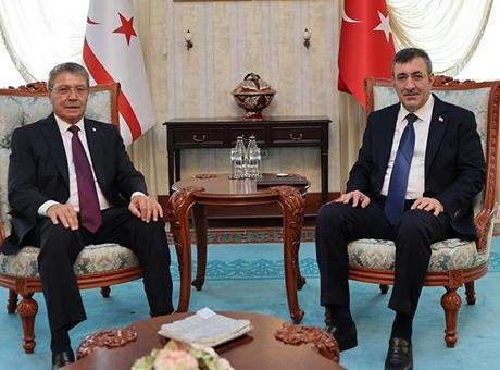Cumhurbaşkanı Yardımcısı Yılmaz, KKTC Başbakanı Üstel ile görüştü