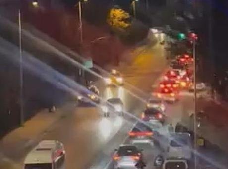 Son dakika… Bayrampaşa’da yol çalışması sırasında göçük! Mahsur kalanlar var