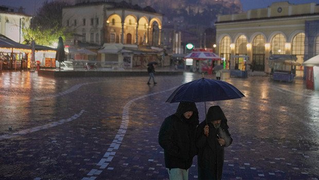 Yunanistan’da fırtına uyarısı! 9 bölgede kırmızı alarm ilan edildi