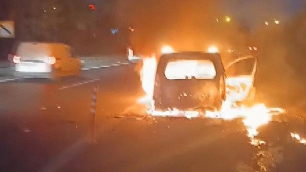 İstanbul’da sabah saatlerinde korkutan yangın! Seyir halindeyken alev topuna döndü