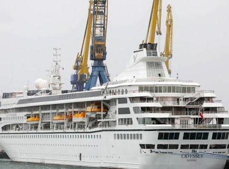 750 günlük lüks rüya kabusa dönüştü: Dev yolcu gemisinin yolcuları Kamboçya’da mahsur kaldı!