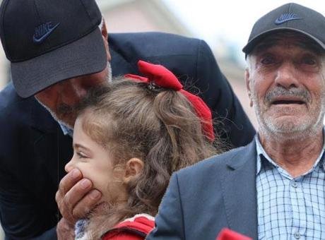 29 Ekim kutlamasında duygu dolu anlar! Yaşlı adamın gözyaşlarını tutamadı