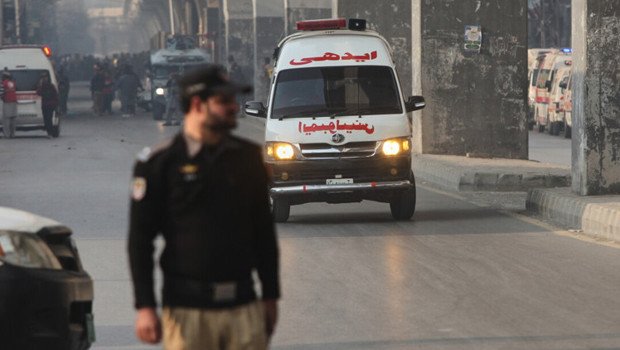 Pakistan’da yolcu otobüsü şarampole yuvarlandı: 5 kişi hayatını kaybetti