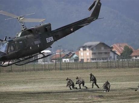 Bosna Hersek’te askeri helikopter kazası! Ölü ve yaralılar var