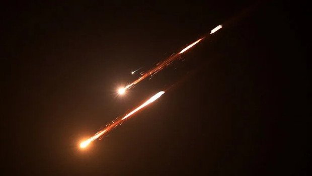 Suudi Arabistan’ın başkenti Riyad’da çok sayıda patlama sesi duyuldu