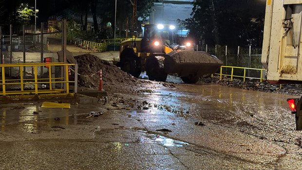 Rize’de sağanak taşkına neden oldu