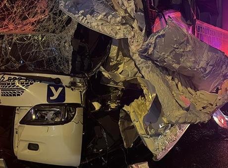Edirne’de tur otobüsü ile TIR’a çarptı: 10 yaralı