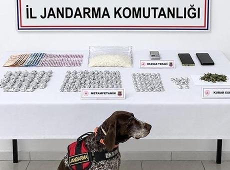 İzmir’de uyuşturucu operasyonu: 2 zanlı tutuklandı