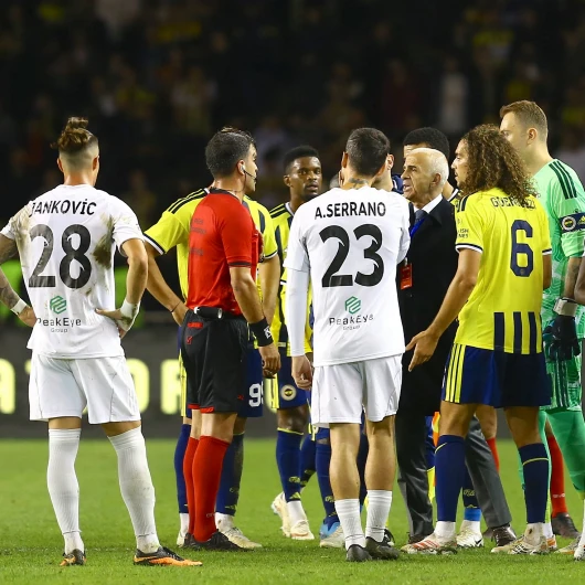 Dostluk maçında ortalık karıştı! Greenwood tekme atıp kırmızı gördü, sahada görülmemiş karar alındı