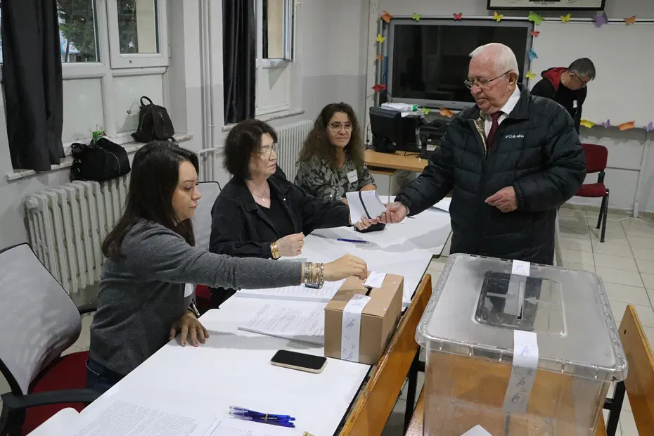 Bulgaristan’da seçim heyecanı. Türkiye’de de sandıklar kuruldu