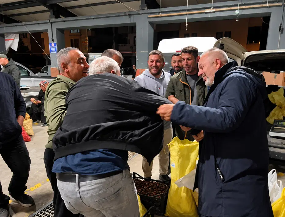 Kıyasıya pazarlık. Dışarıdan bakanlar kavga var sanıyor