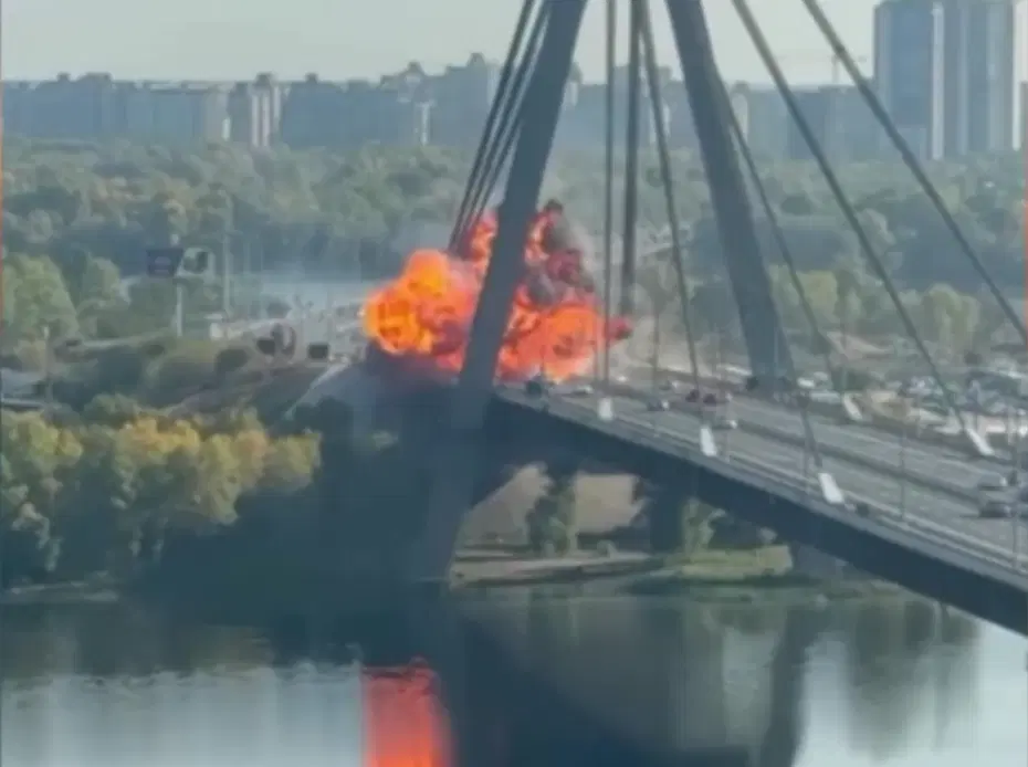 Rusya Kiev’de köprüleri vurmaya devam ediyor
