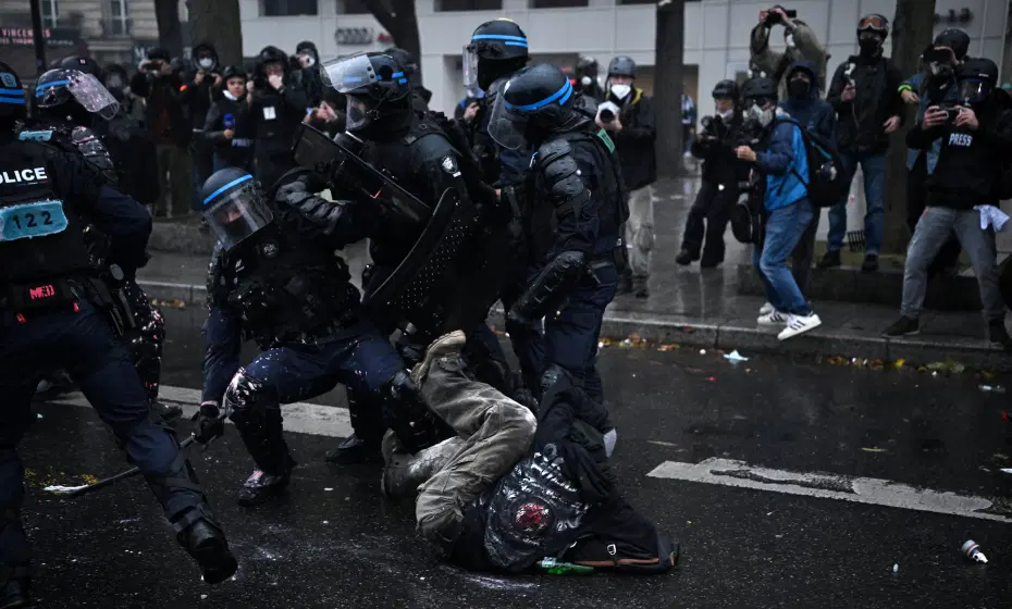 Fransa’da tansiyon yüksek. Polis göstericilere müdahale etti