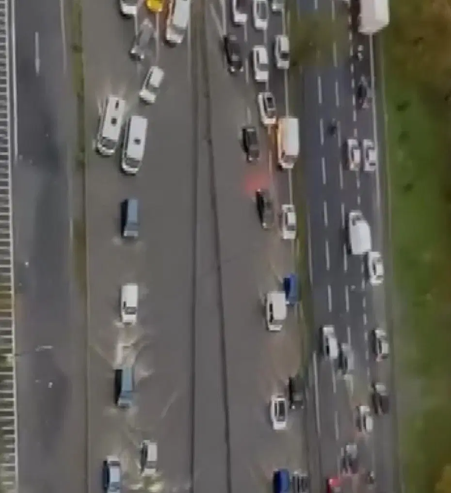 İstanbul’da sağanak etkili oluyor; yollar göle döndü