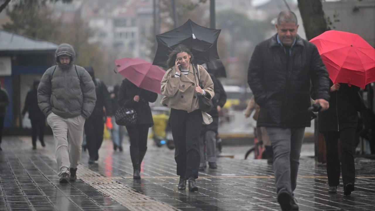İstanbul için uyarı üstüne uyarı: Sağanak cuma gecesi şiddetlenecek