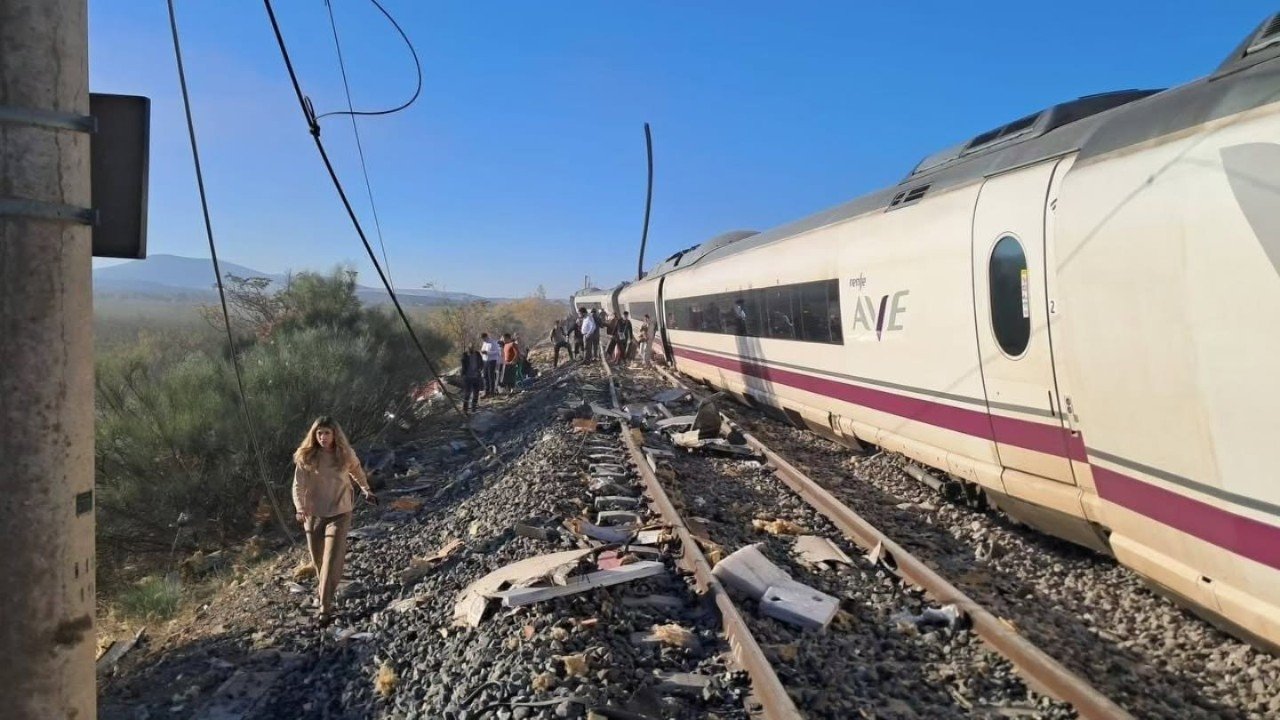 Faciadan önceki 5 dakika: İspanya’daki tren kazasının kayıtları ortaya çıktı