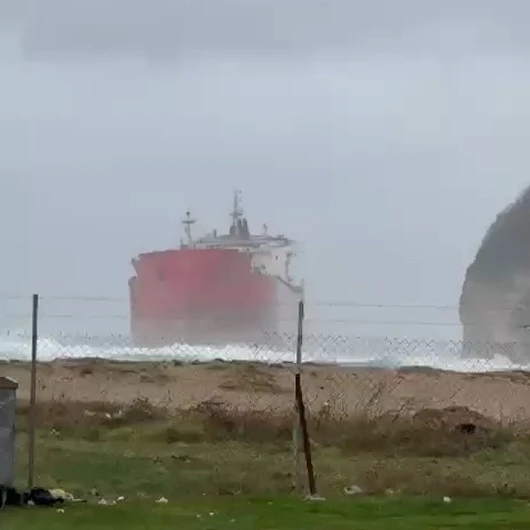 Çatalca’da gemi karaya oturdu