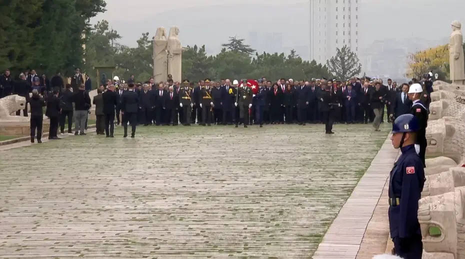 Cumhuriyet 103 yaşında. Devlet erkanı Ata’nın huzurunda